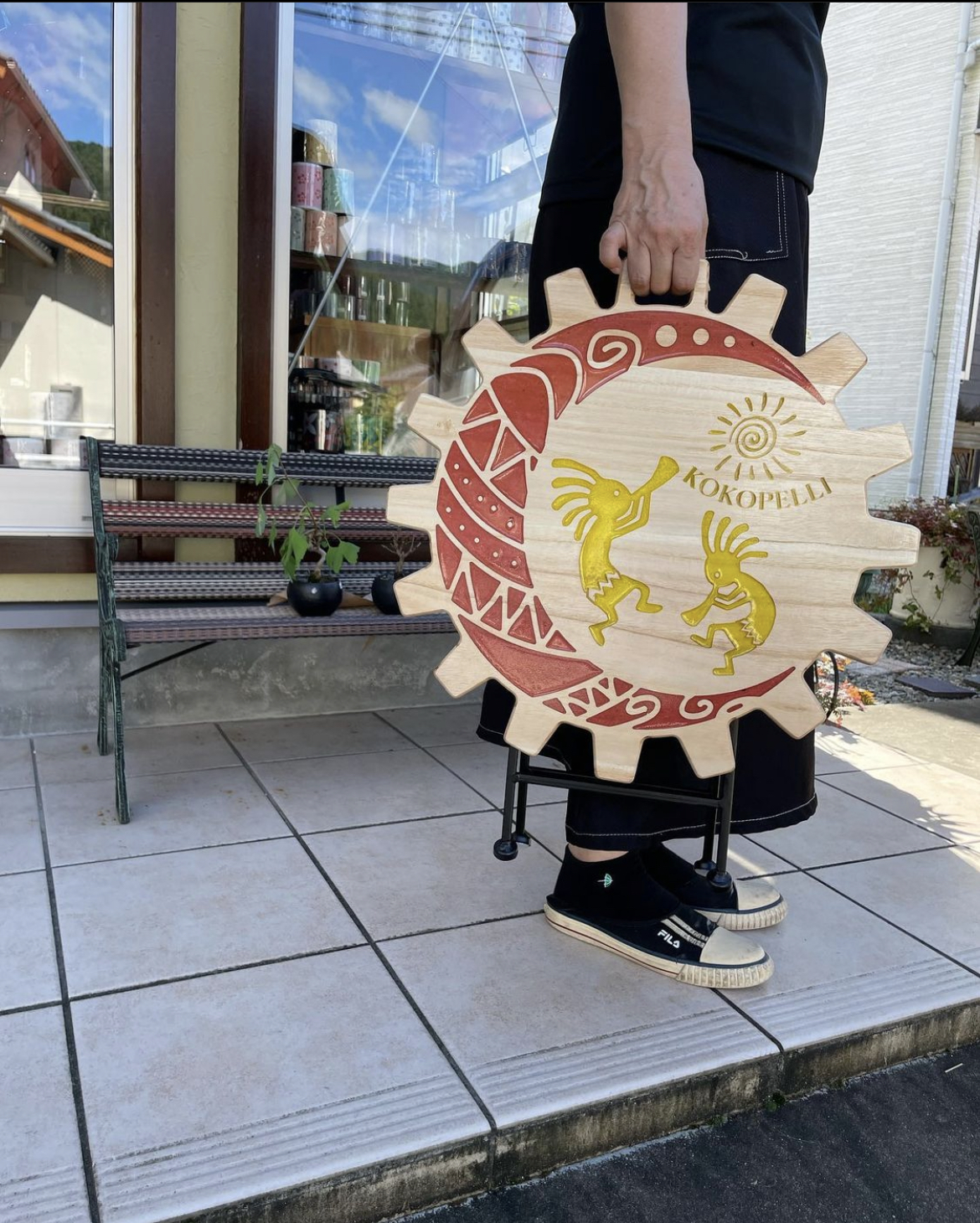 エンリッチGGCREWサイドテーブル 美しい彫刻がされた「GGCrew」テーブルをご紹介！ | Orange